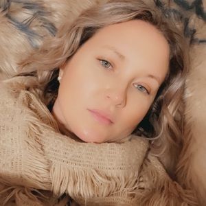 Meet your Posher, Dina